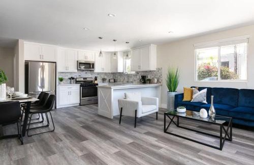 Burbank House | Spacious Home Central Area Airport Free Parking