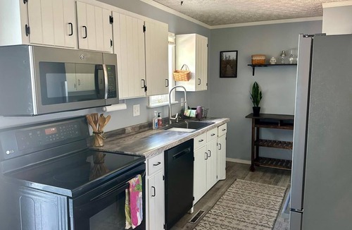 St. Robert House | Spacious Home Close to FLW