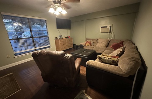 South Baton Rouge House | Spacious home. Close to LSU, shopping, hospitals, downtown. Pets welcome.