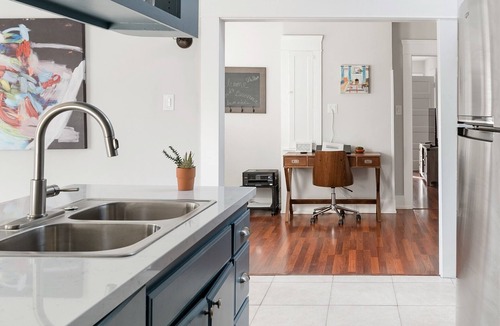 Willmore House | Spacious Home Close to Downtown Long Beach & Convention Ctr