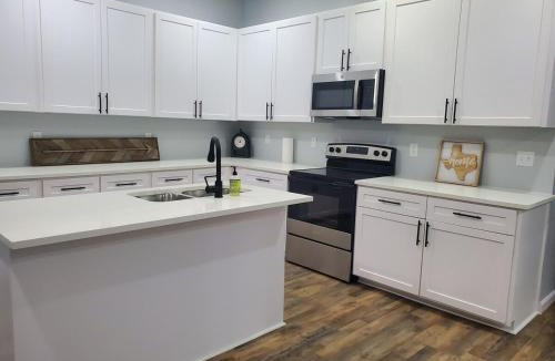 Hillsboro Villa | Spacious Home downtown Hillsboro