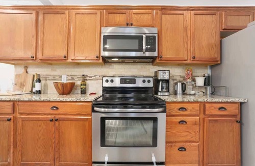 Nall Hills House | Spacious Home Families Sleeps9 Easy HWY Access