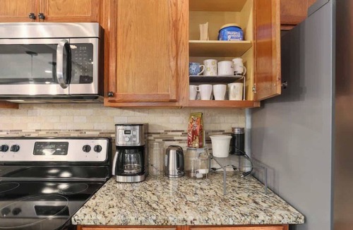 Nall Hills House | Spacious Home Families Sleeps9 Easy HWY Access