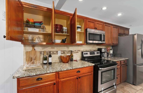 Nall Hills House | Spacious Home Families Sleeps9 Easy HWY Access