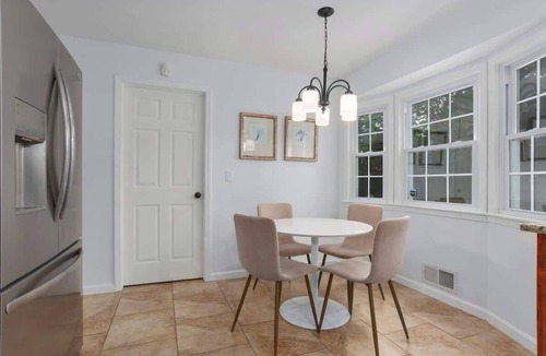 Nall Hills House | Spacious Home Families Sleeps9 Easy HWY Access