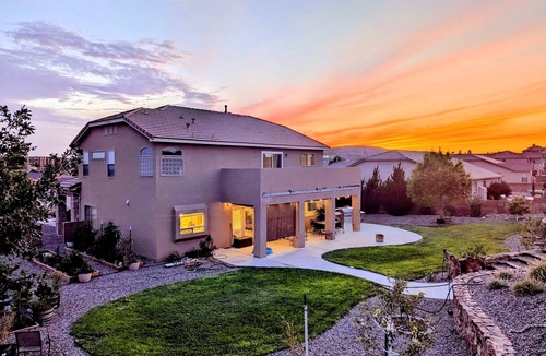 Rio Rancho House | Spacious Home for Balloon Fiesta. Trailer parking.