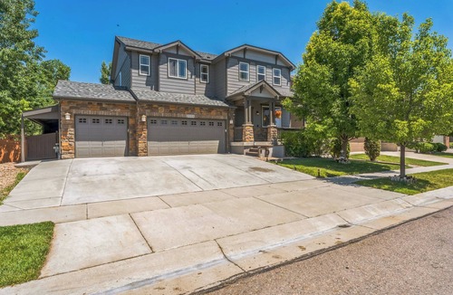 Brighton House | Spacious Home for Families + Near Denver