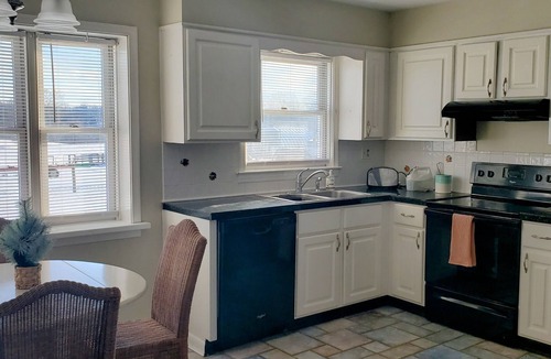 Lowesville Other | Spacious home for relaxation in Roseland. 30 min from hiking trails, wineries.