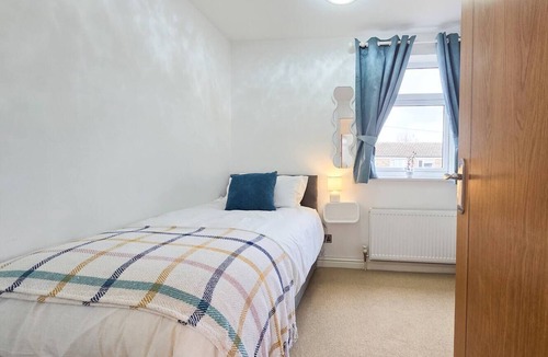 St Ives House | Spacious Home - Free Parking CCTV - Pro's & Families