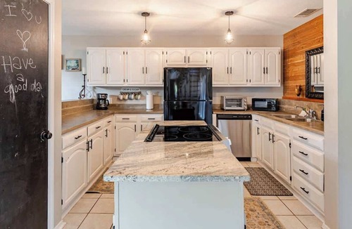 Cedar Creek House | Spacious Home, Friendly Animals, Live Tree Atrium