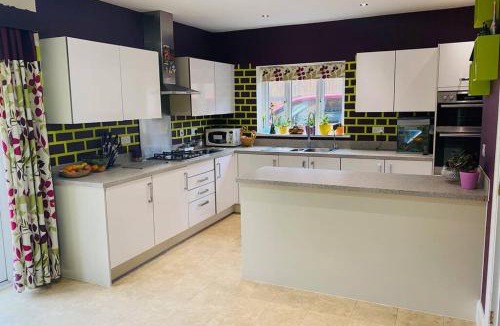 Sherborne St. John House | Spacious home for contractors and families