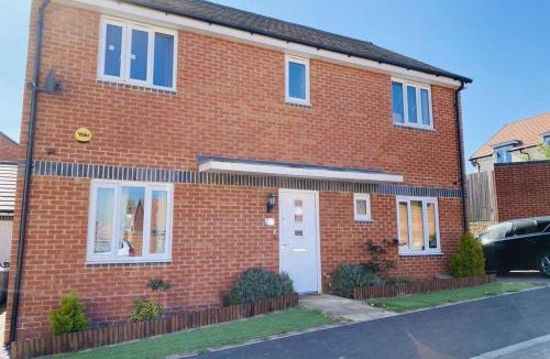 Sherborne St. John House | Spacious home for contractors and families