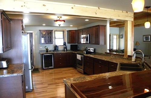 Mayfield House | Spacious Home: Great For Family Vacation!