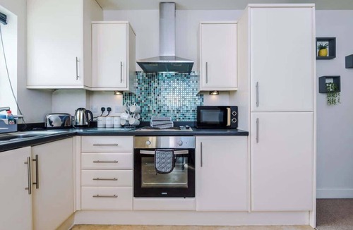 Crewe Condo | Spacious home, ideal for professionals, sleeps 8!