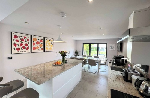 Windsor House | Spacious Home in Central Windsor with Large Garden