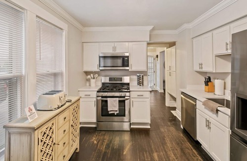 Libertyville House | Spacious Home in DT Libertyville Near Naval Base