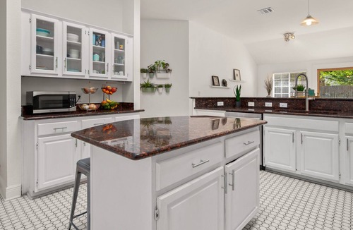 Southland Oaks House | Spacious Home in Deep South Austin - perfect for families!