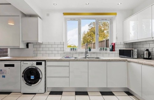 Giltbrook House | Spacious home in the Peak District