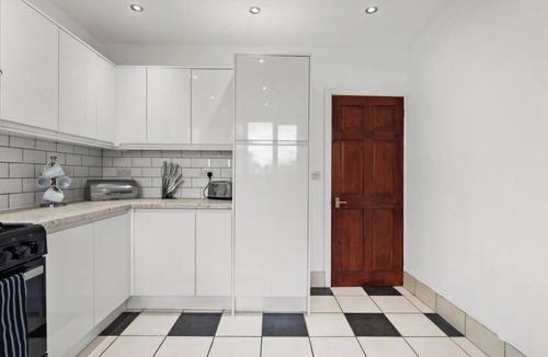 Giltbrook House | Spacious home in the Peak District