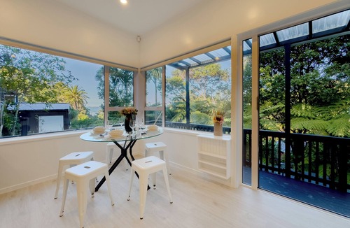 Laingholm House | Spacious Home in Laingholm