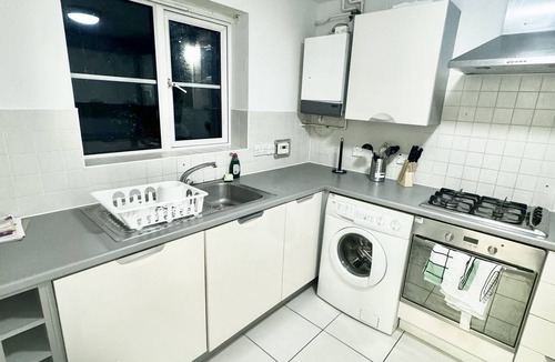 Ipswich House | Spacious Home in Prime location