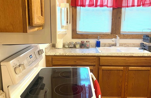 Summerlee House | Spacious home in quiet neighborhood. Fenced yard. Easy access to attractions.