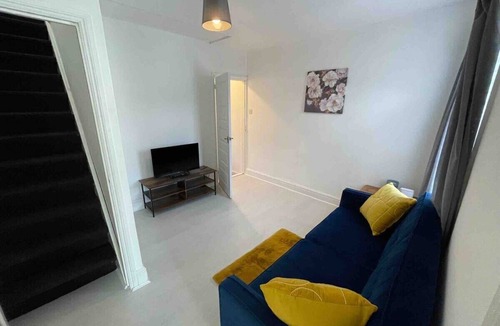 Reading House | Spacious Home in Town Centre with Parking