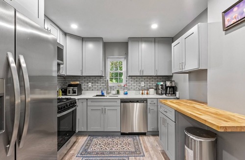 Troy House | Spacious Home In Troy