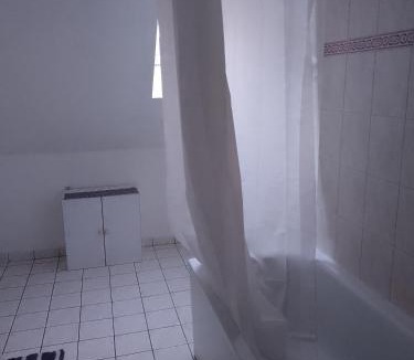 Lieusaint Cabin | Spacious Home - Maison Spacieuse