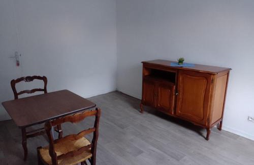 Lieusaint Cabin | Spacious Home - Maison Spacieuse