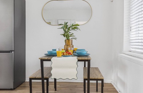 Heston Central House | Spacious Home Near Heathrow