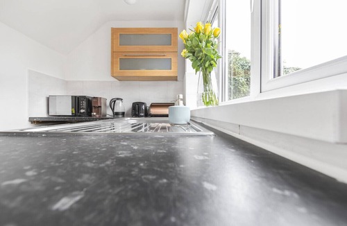 Heston Central House | Spacious Home Near Heathrow