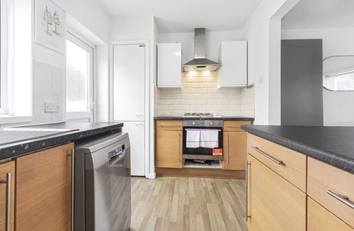 Heston Central House | Spacious Home Near Heathrow