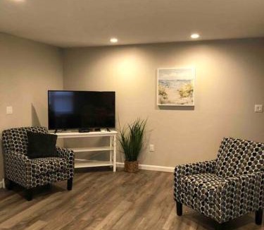 Bangor House | Spacious Home near Airport