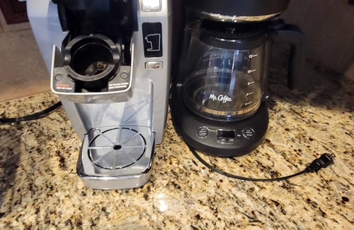 Riverhead House | Spacious home near Aquarium & heart of wine country Shopping & close to Hamptons