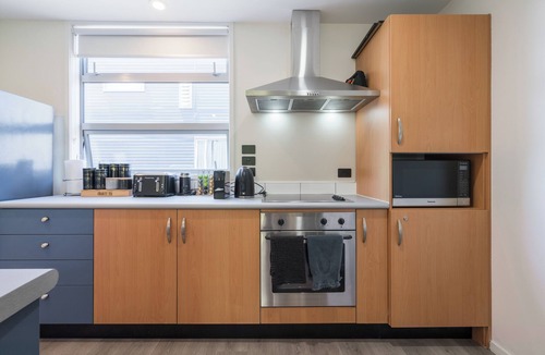 Parnell Apartment | Spacious Home Near CBD | SPA Pool | Parking | 3BR