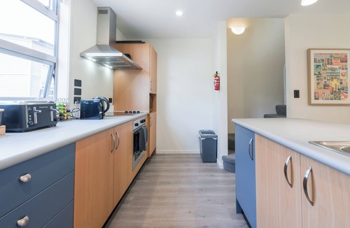 Parnell Apartment | Spacious Home Near CBD | SPA Pool | Parking | 3BR