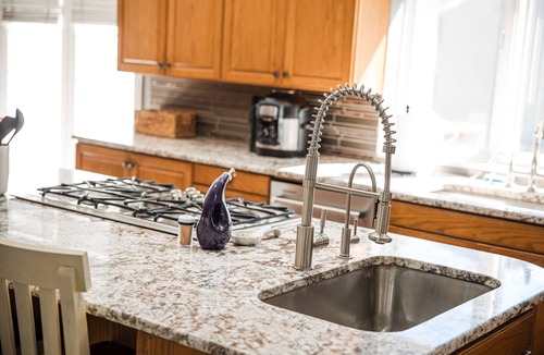 Duquesne House | Spacious Home near MSSU College, Sleeps 21, Games, Cornhole, Large Kitchen