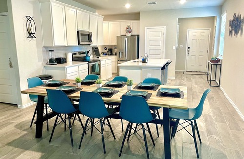 Converse House | Spacious home near Randolph Air Force Base