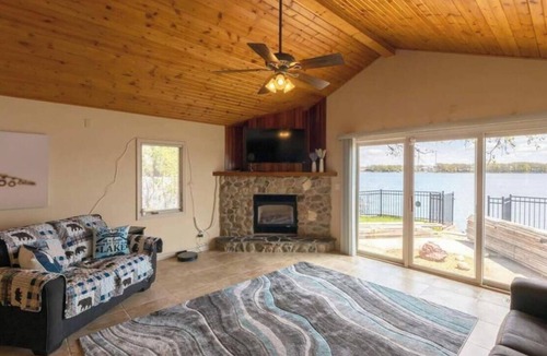 Spirit Lake House | Spacious Home on East Lake Okoboji
