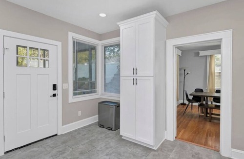 Columbia House | Spacious Home on Gervais | 4BR 2BA | Downtown