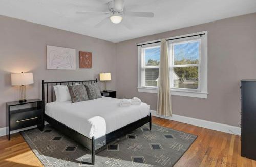Columbia House | Spacious Home on Gervais - 4BR