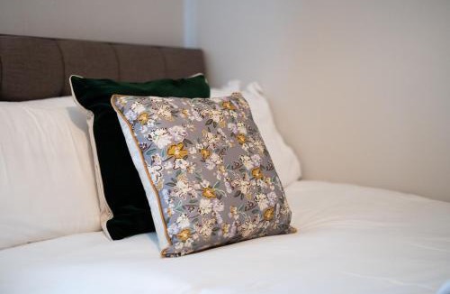 St. Thomas Apartment | Spacious Home - Parking - Kitchen - Ideal for Work