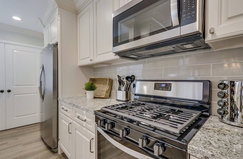 Fullerton House | Spacious Home: Perfect 4 Families, Garage Parking