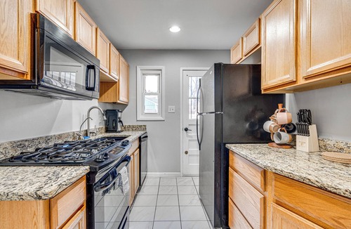 Seminary Hill Condo | Spacious Home-Private Basement Suite & 2 Kitchens