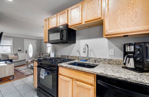 Seminary Hill Condo | Spacious Home-Private Basement Suite & 2 Kitchens