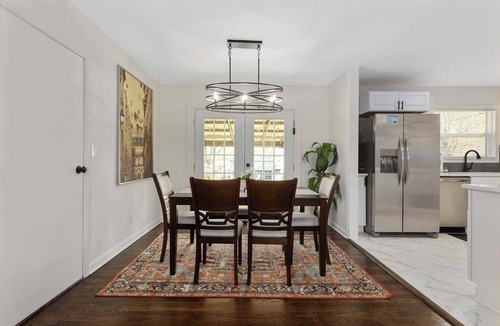 Lee's Summit House | Spacious Home+Sleeps 9+Pets Welcome+Steps to Shops