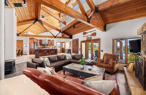 Templeton Villa | Spacious home, Sleeps 12, Spa, Pool, EV, Stunning!