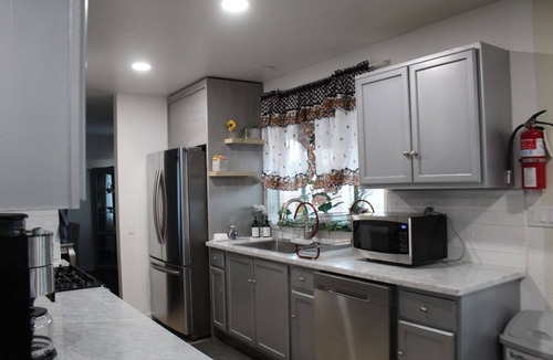 Lancaster House | Spacious Home w/Backyard Basketball + Laundry