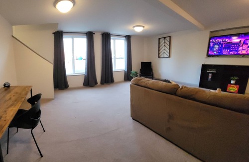 Hazelwood House | Spacious Home w/ Full Kitchen & Washer Dryer